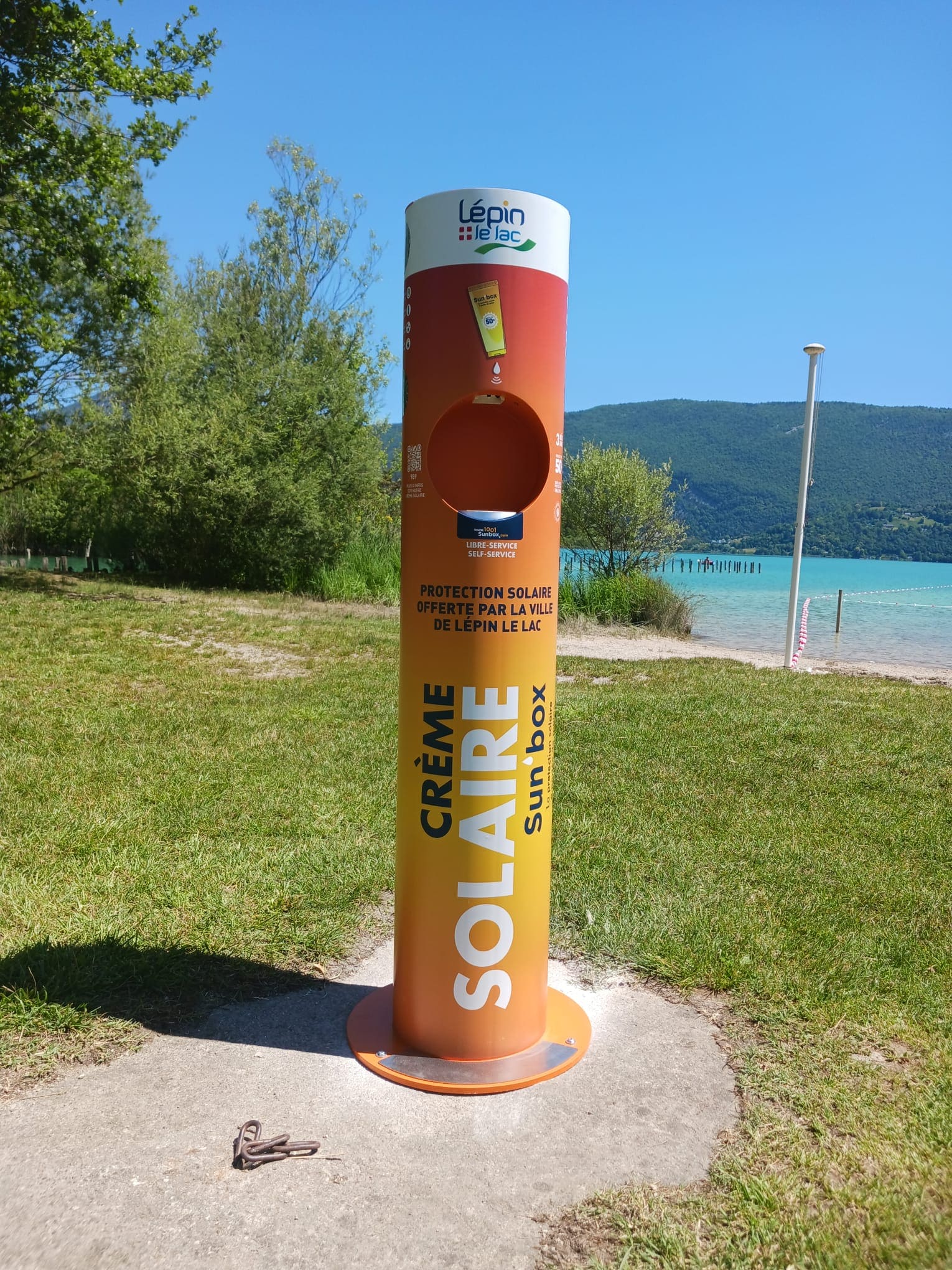 Borne Sun'box crème solaire en libre-service